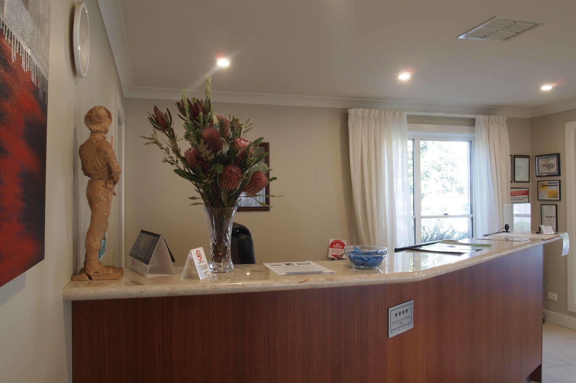 Alexander Cameron Suites Penola Exterior foto